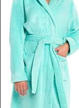 Load image into Gallery viewer, Womans Bathrobes
